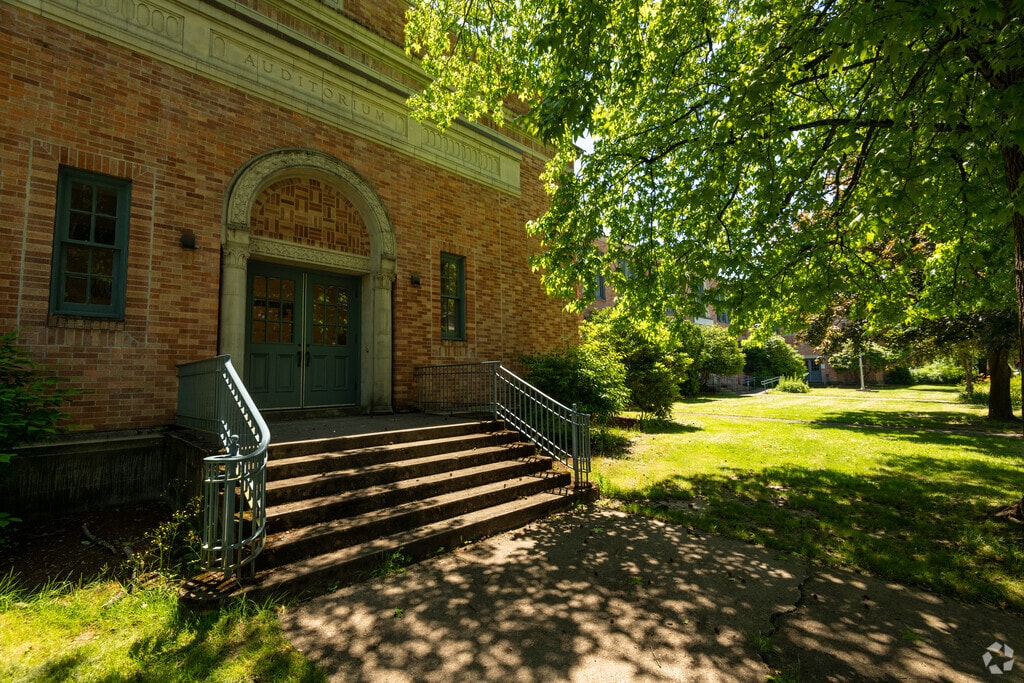 Side auditorium entrance to Winterhaven School.