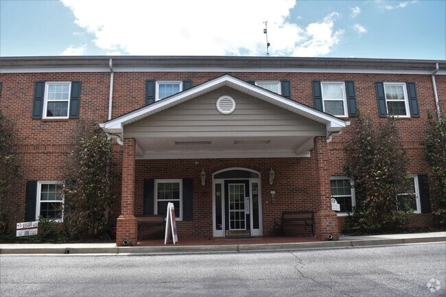 Main entrance to McGinnis Woods Country Day School in Big Creek, Alpharetta GA