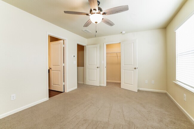 1010 Highwood Ln, Atlanta, GA 30344 - photo 6