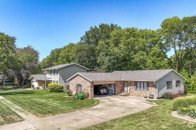 Monroe Park West provides suburban convenience and a relaxed, woodsy atmosphere.