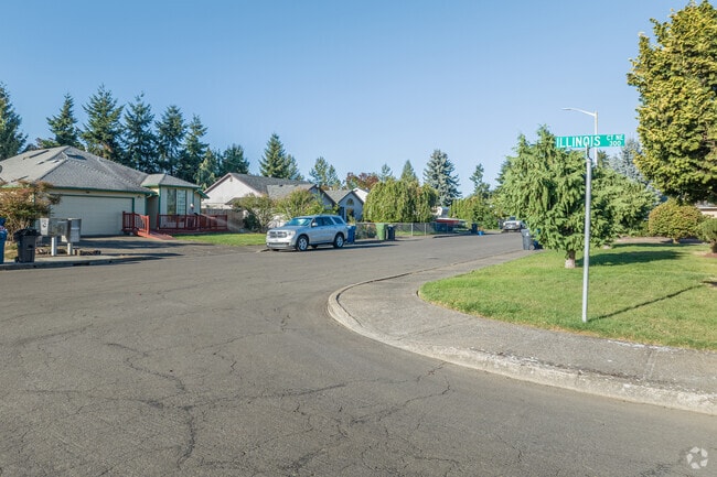 A quiet suburban street in Northeast Salem, Oregon.
