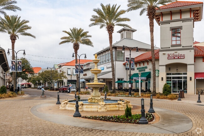 Destin Commons has plenty of shopping and dining options for local residents and tourists.