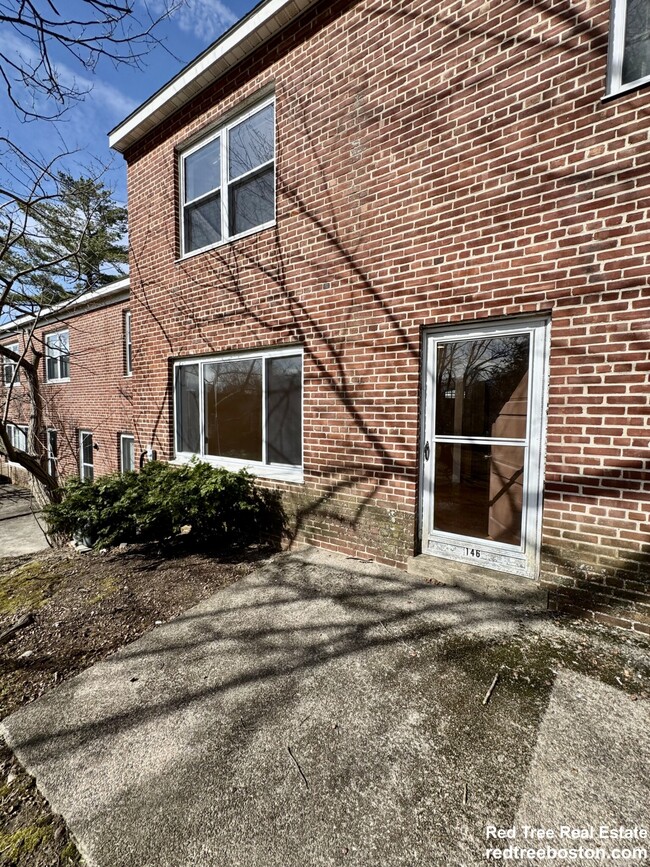 146 Independence Dr Unit 1, Chestnut Hill, MA 02467
