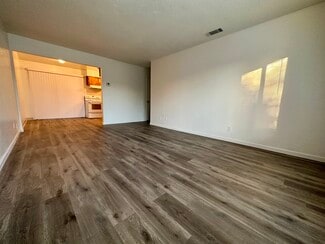 5245 N 4th St, Fresno, CA 93710