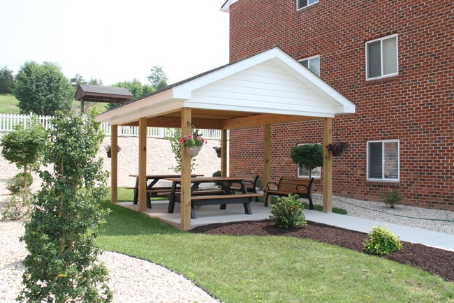 Craigmont Manor, Craigsville, VA 24430 - photo 3