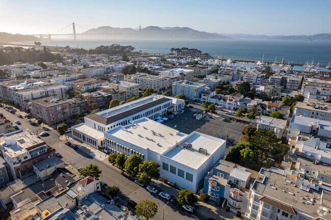 Claire Lilienthal School is located close to San Francisco Bay and the Golden Gate Bridge.