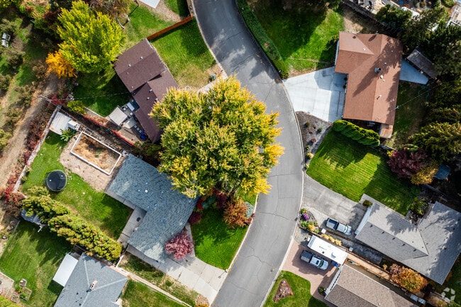 West Valley homes combine generous space with proximity to Yakima attractions.