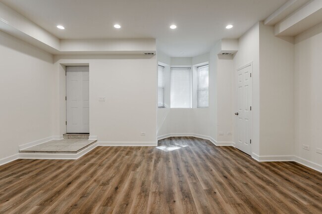 2112 N Campbell Ave unit GARDEN, Chicago, IL 60647 - photo 7