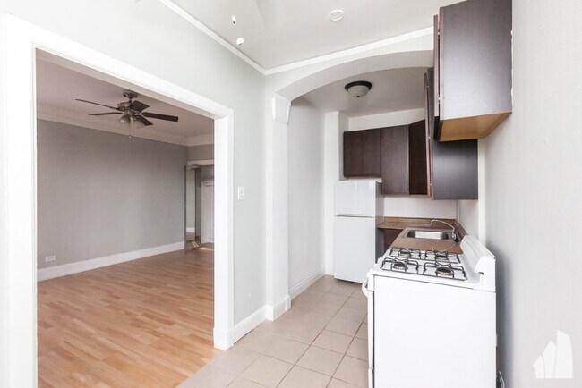 3831 N Fremont St unit 309, Chicago, IL 60613 - photo 3