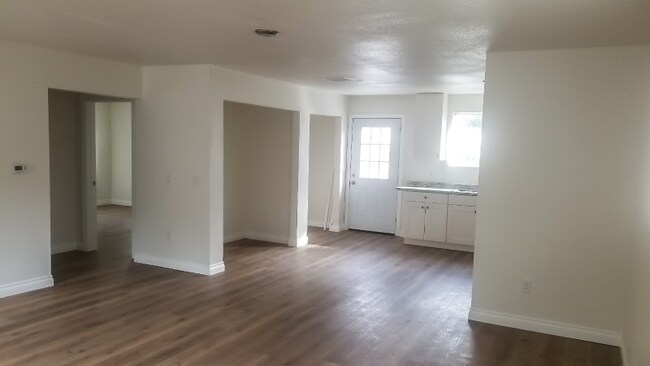 812 N Main St, Piru, CA 93040 - photo 4