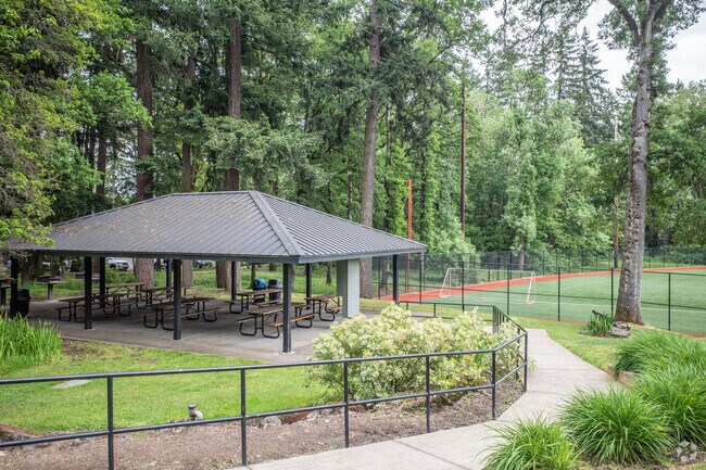 Walluga Park East is a Public Park in Walluga Neighborhood, Lake Oswego, OR.