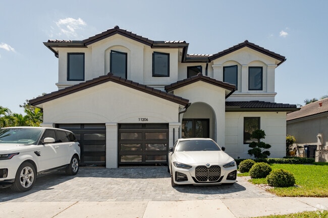 Modern homes with tailored landscaping can be seen throughout Islands of Doral.