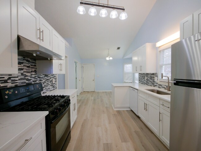 2218 Willow Crest Cir, Lawrenceville, GA 30044 - photo 7