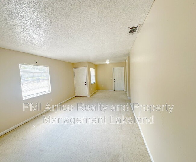 3212 Crystal Hills Loop S, Lakeland, FL 33801 - photo 2