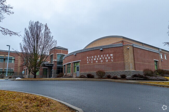 Ridgeview Elementary has a small parking lot in front of the school.