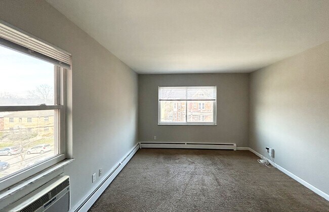 249 Senator Place unit 249-07, Cincinnati, OH 45220 - photo 2