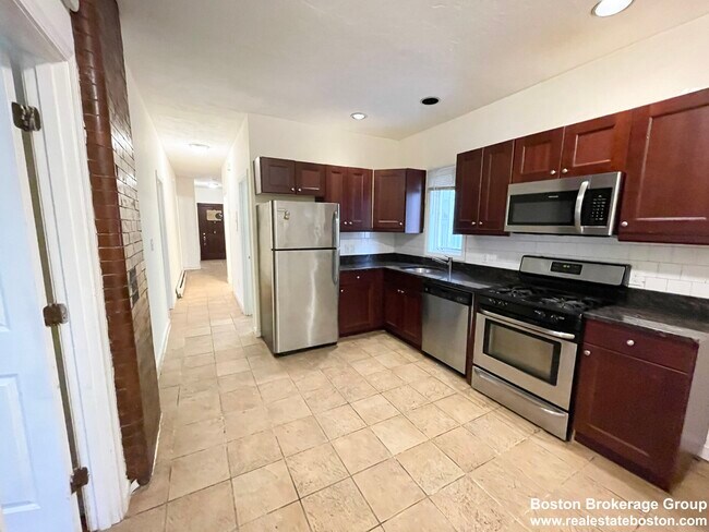 7 Iroquois St unit 1, Roxbury Crossing, MA 02120 - photo 2