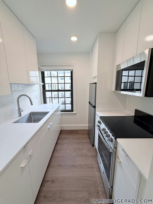 1200 Massachusetts Ave Unit 413, Cambridge, MA 02138