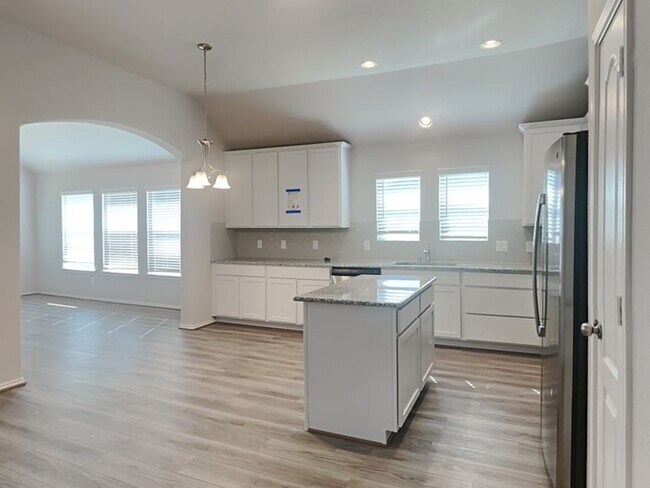 1610 Diamond Mountain Dr, Iowa Colony, TX 77583 - photo 5