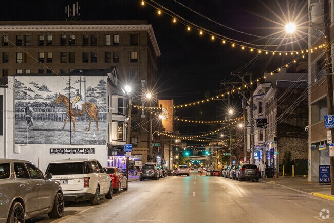 Downtown Lexington offers a vibrant nightlife and is ten minutes from Landsdown-Shadeland East.