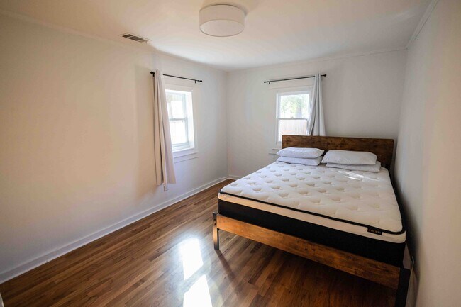 731 E 34th St, Savannah, GA 31401 - photo 7