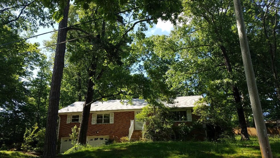 Front of Home w Foliage