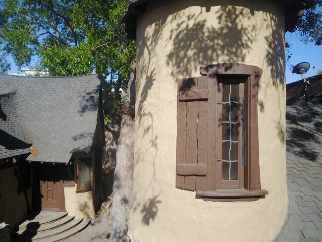 1330 N Formosa Ave unit 1/2, Los Angeles, CA 90046 - photo 5