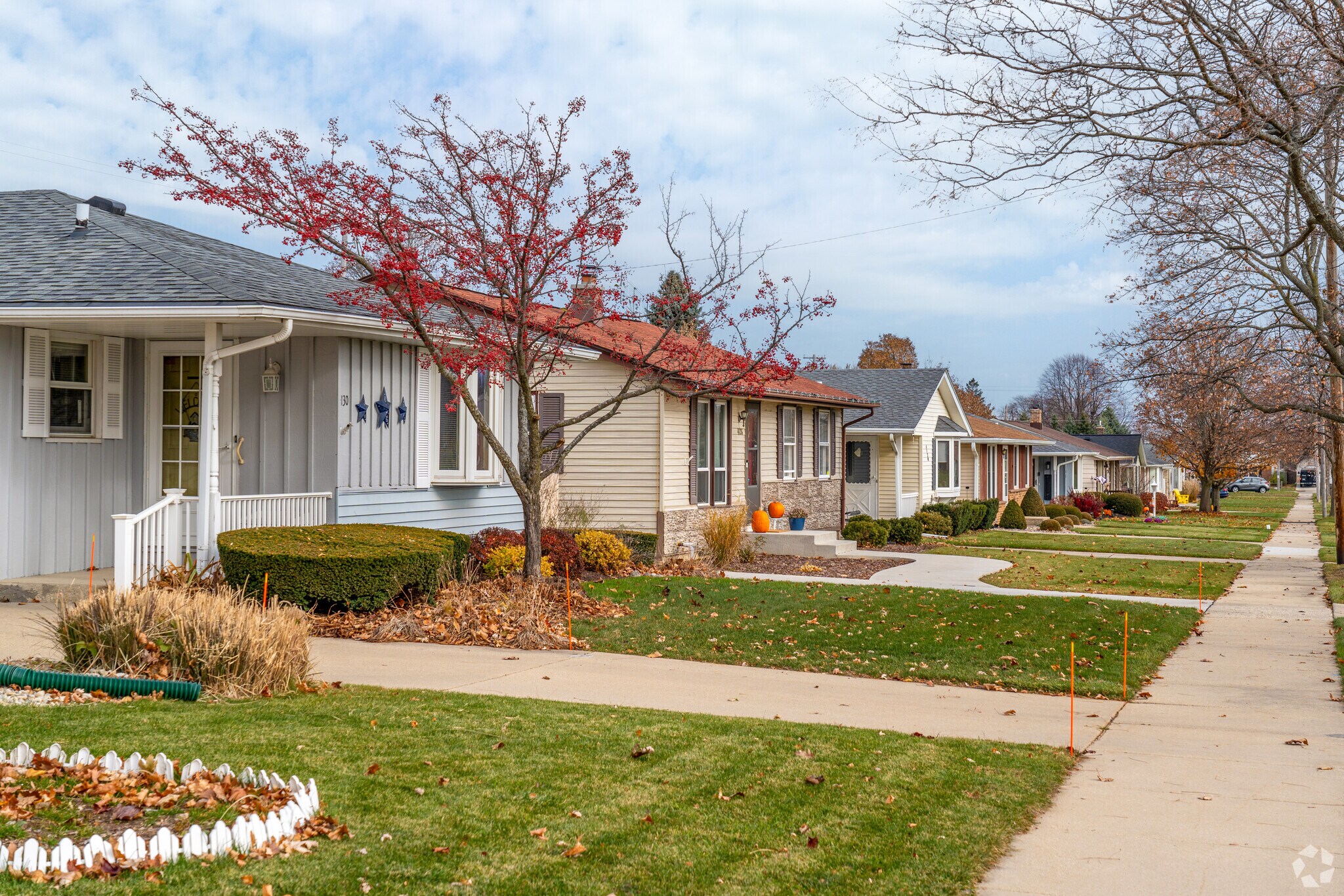 Many Isetts neighborhood homes are ranch style with 3 bedrooms and around 1500 sq. ft. of space.