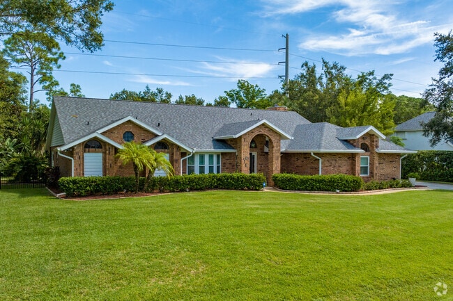 Ranch style homes can be found throughout June Park.