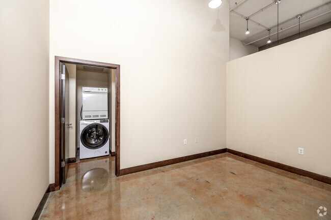 1BR, 1BA - 740 SF - Bedroom