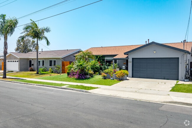 Most homes in Clairemont Mesa East feature built-in garages.