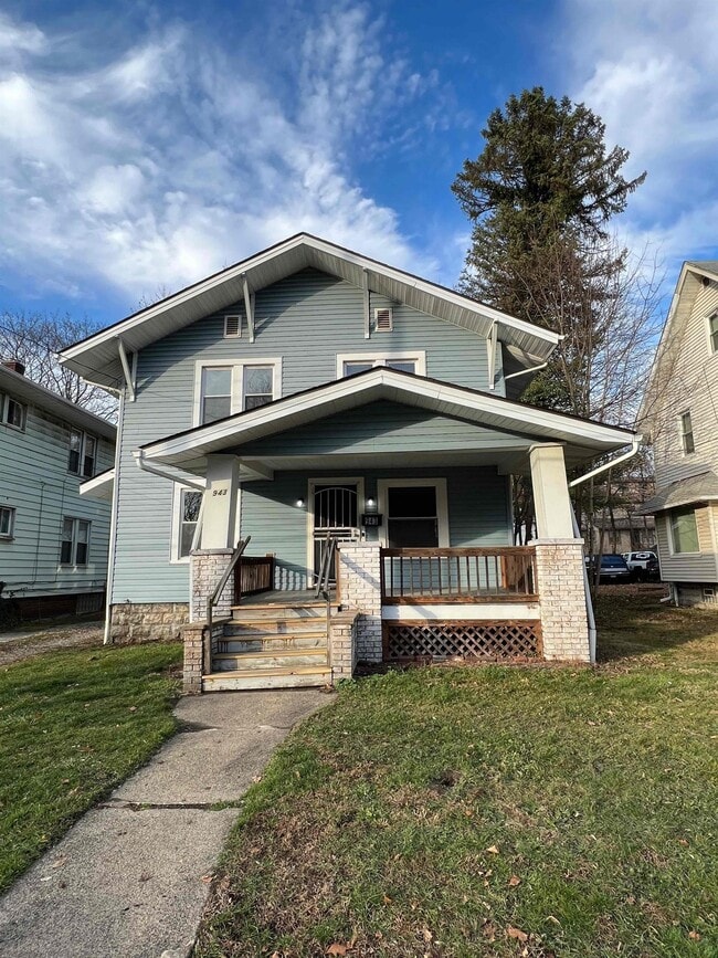 943 Delia Ave, Akron, OH 44320