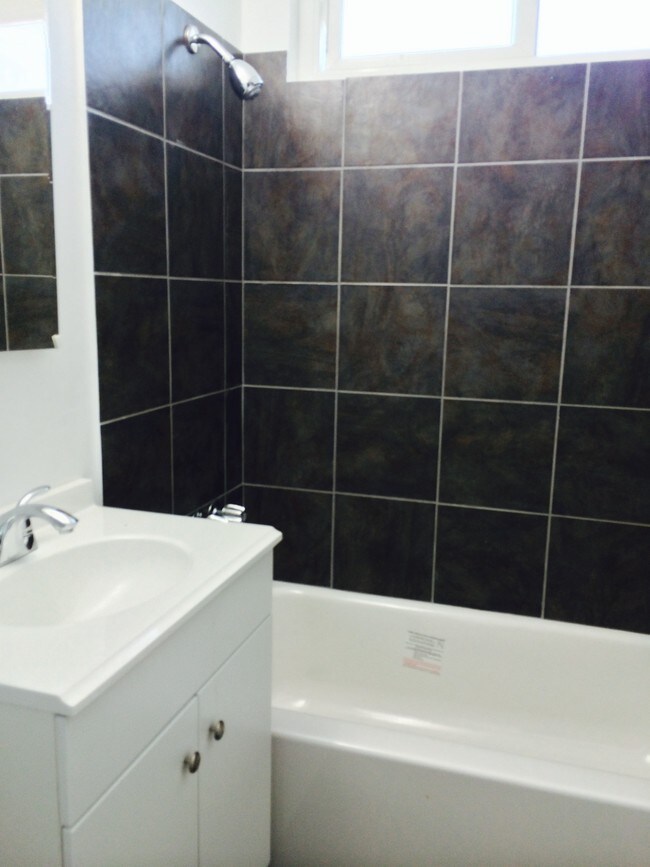 Villa Gardens, Hawthorne, CA 90250 - photo 5