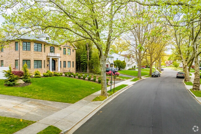 Here is an elevated view of the quiet winding streets of Manhasset Hills.