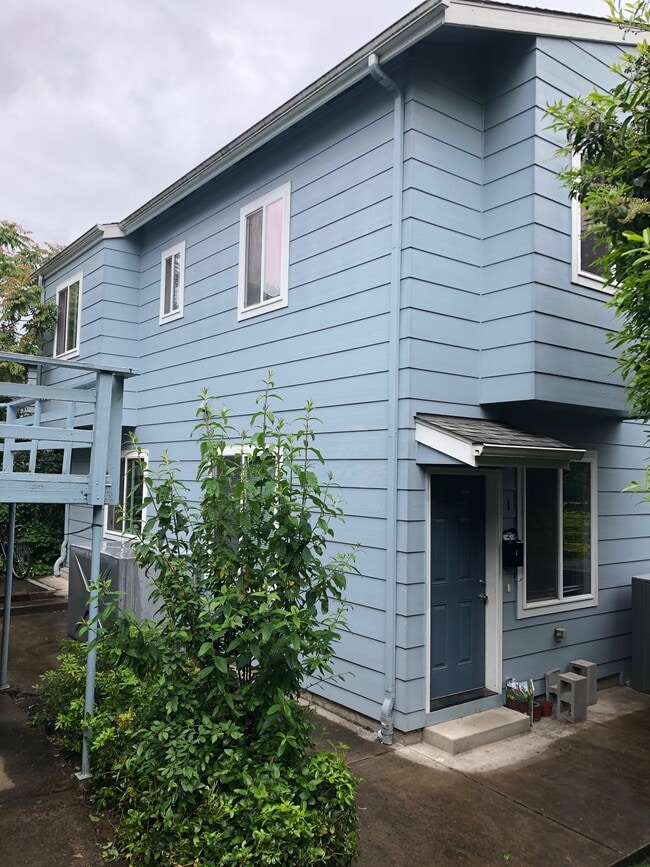 1940 Emerald Aly unit 1, Eugene, OR 97403 - photo 3