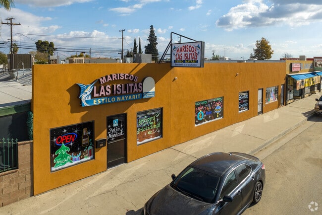 Las Islitas in Lamont specializes in seafood dishes.