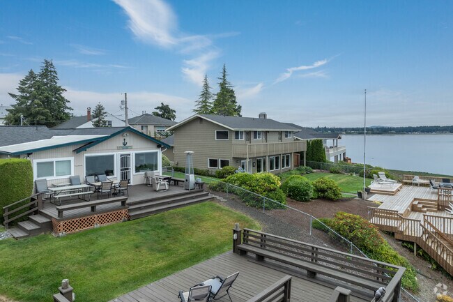 In North Olympia, you will often find renovated midcentury ramblers and split levels.