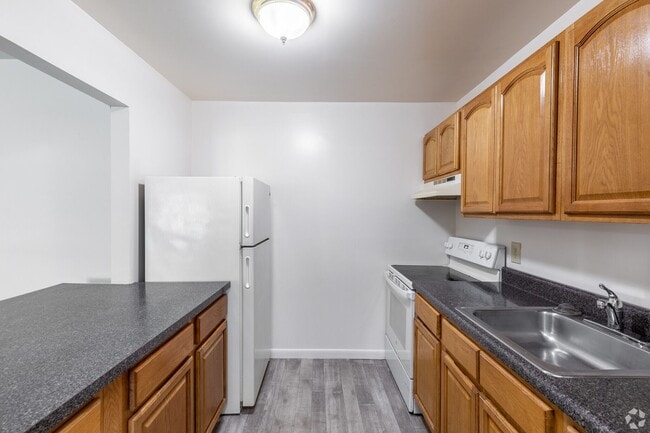 Emerald Pond Estates | Renovated 1 & 2 Bedroom Apartments, Ellenville, NY 12428 - photo 6