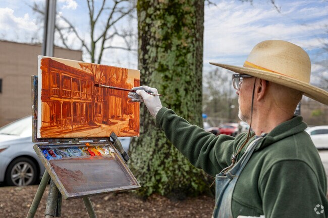 A painter's tribute honors Roswell's rich history.