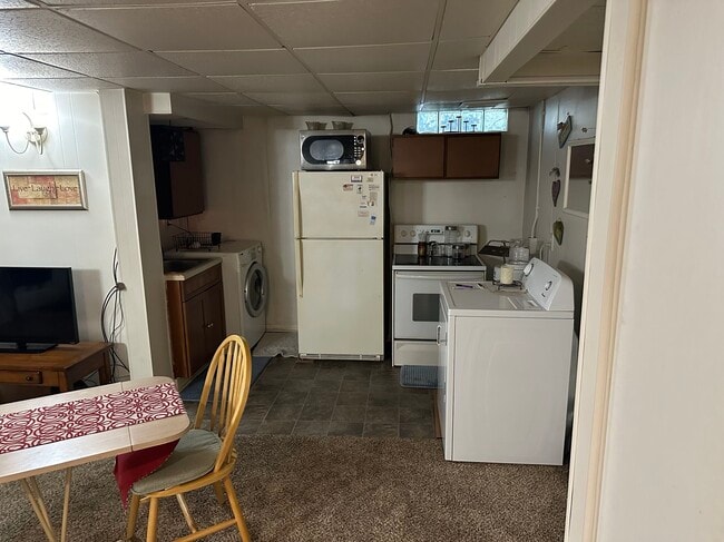 128 Scotts Dr unit Studio, Holland, MI 49424 - photo 4