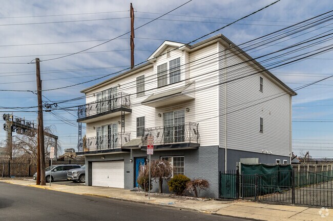 Dayton’s multifamily homes provide spacious living options, ideal for families and investment opportunities.