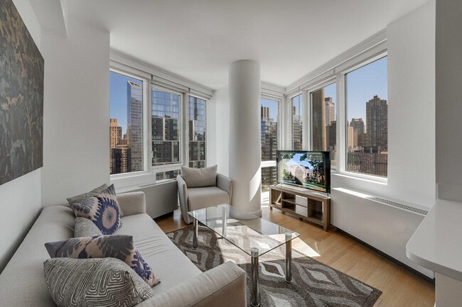 625W W 57th St unit ID1025326P, New York, NY 10019 - photo 2