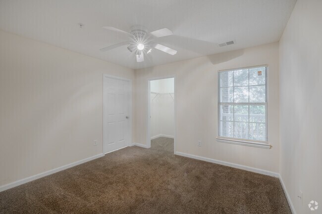 2BR, 2BA - 926SF - Primary Bedroom