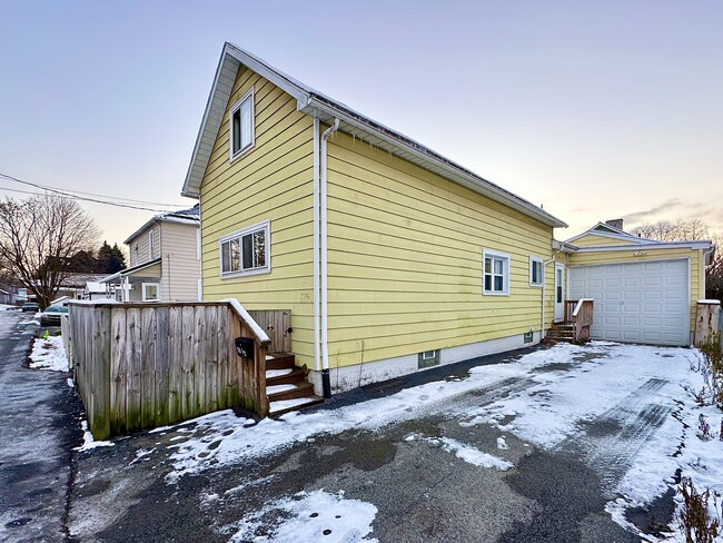 715 Rear Mabel St, New Castle, PA 16101 - photo 4