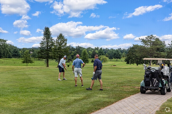 Flatbush Golf Course draws locals from McSherrystown for relaxed rounds and open fairways.