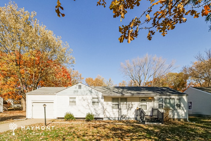 10808 E 58 St, Raytown, MO 64133 - photo 1