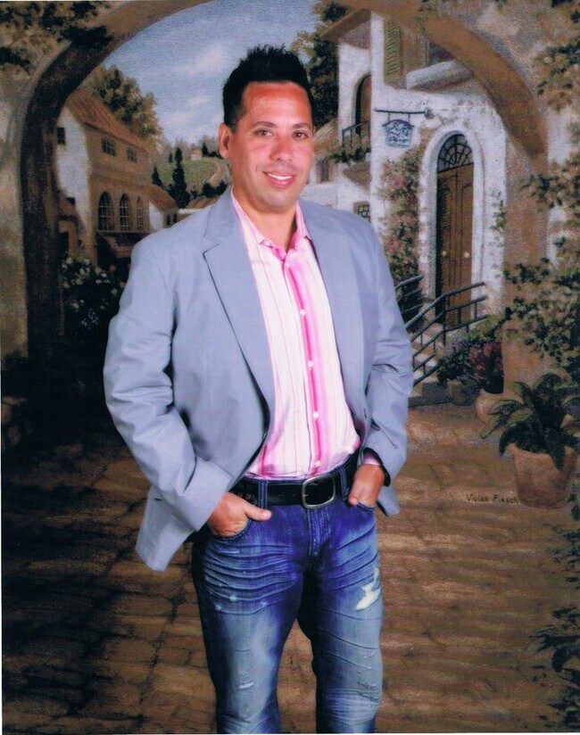 Agent Photo