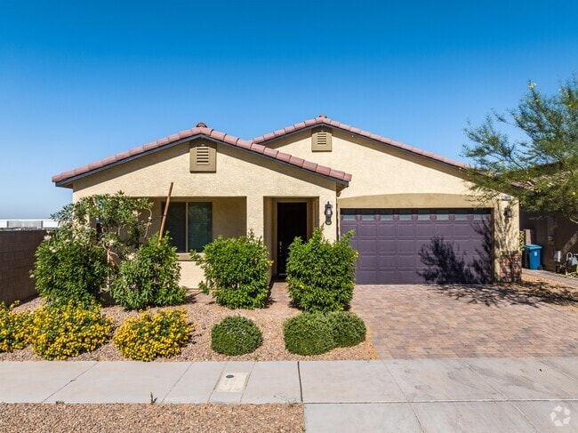 Contemporary ranchers with Mediterranean influence abound in Inspirada.