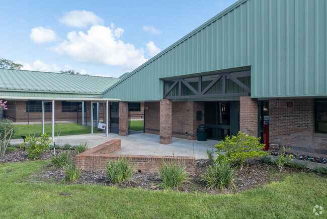Rainbow Elementary School is a public school in Winter Springs, FL.