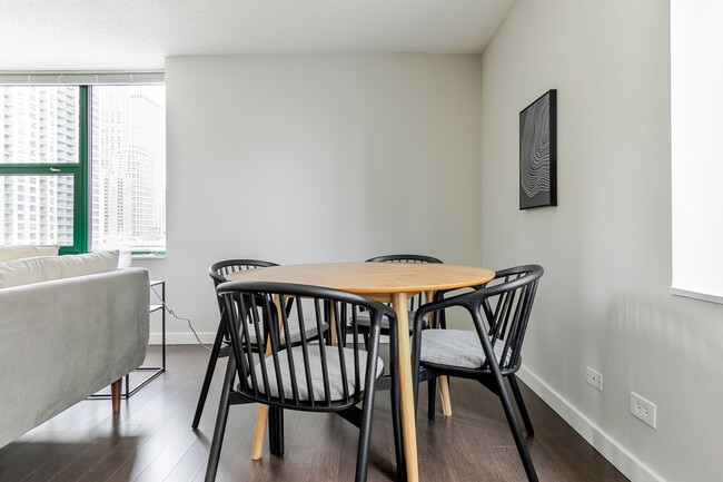 77 W Huron St unit FL10-ID1381, Chicago, IL 60654 - photo 7